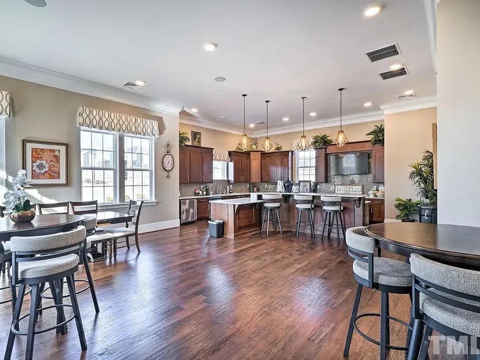 1014 Manorhaven Dr