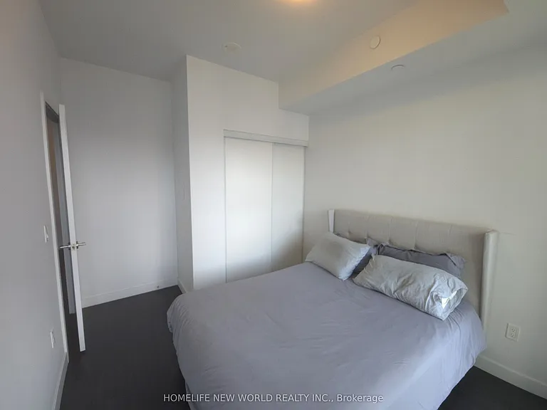 8 Eglinton Ave E #506 — Photo 6