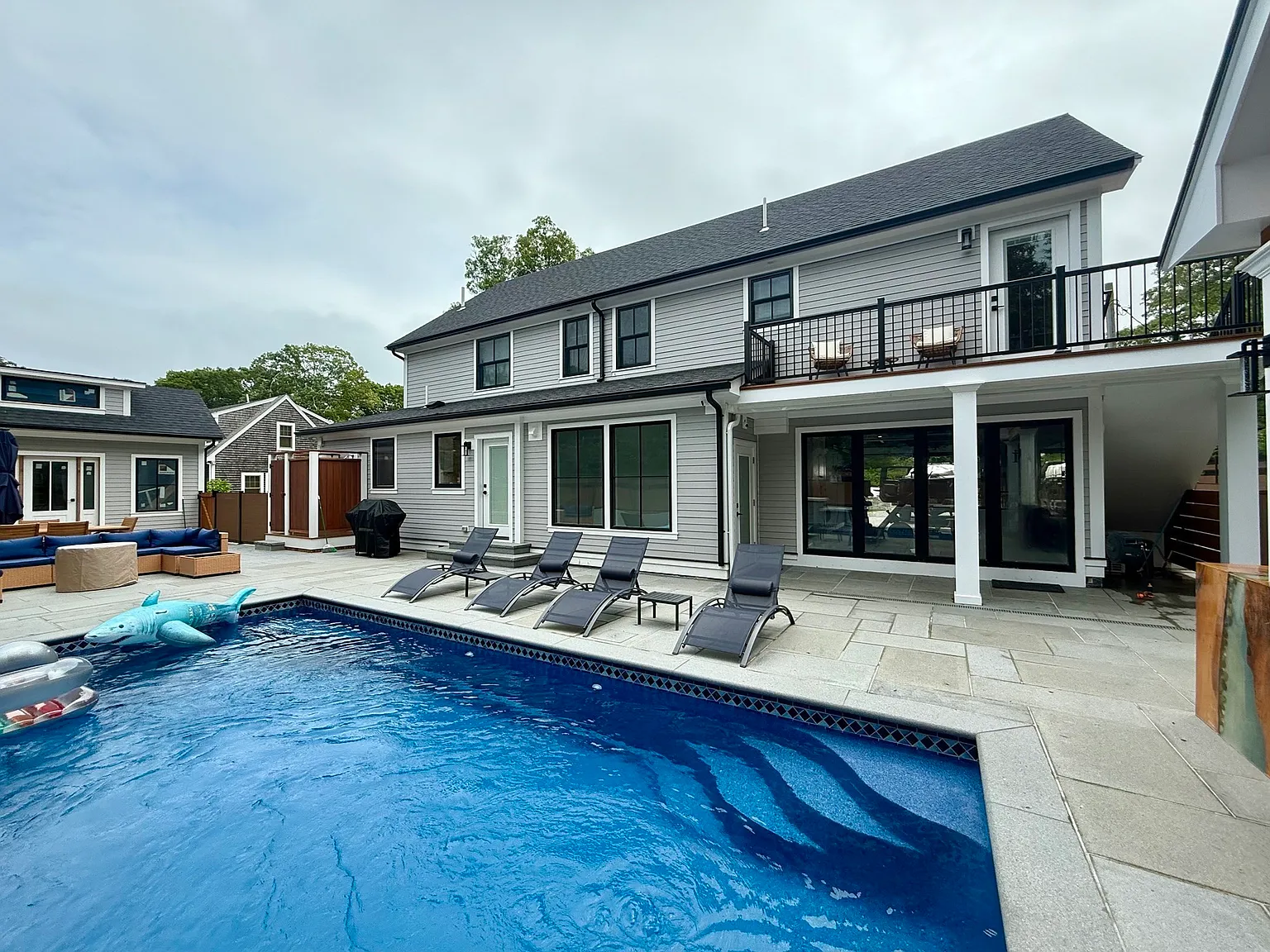 5 bed, 5.5 bath, 3000 sqft, $13,500 — Photo 2
