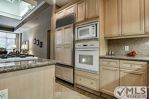 4th image of 3401 Lee Pkwy #2A