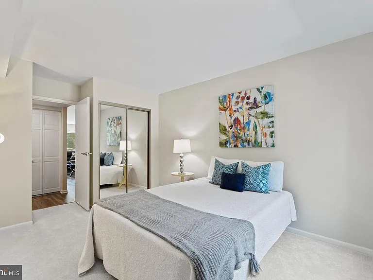 9705 Kings Crown Ct #101 — Photo 11