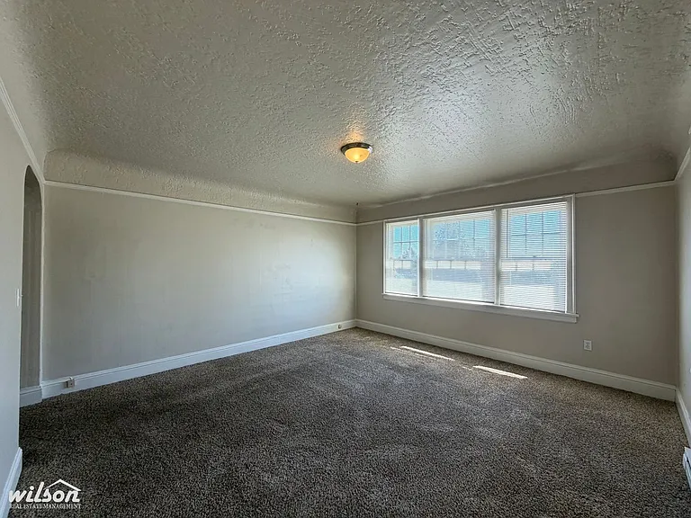 1501 W Yakima Ave — Photo 3