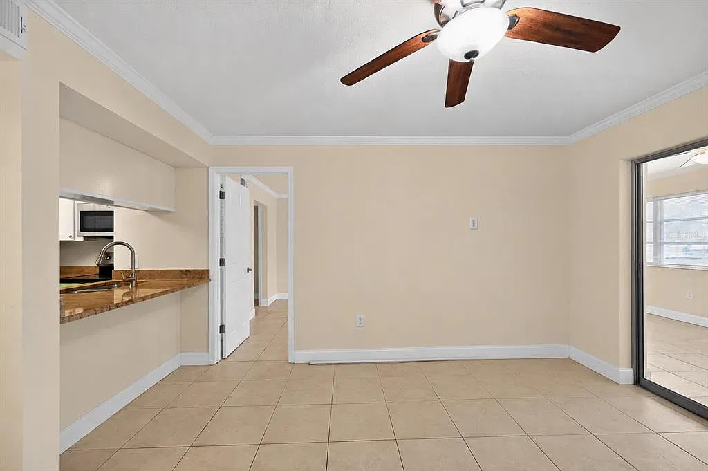 1 bed, 1.5 bath, 728 sqft, $1,300 — Photo 4