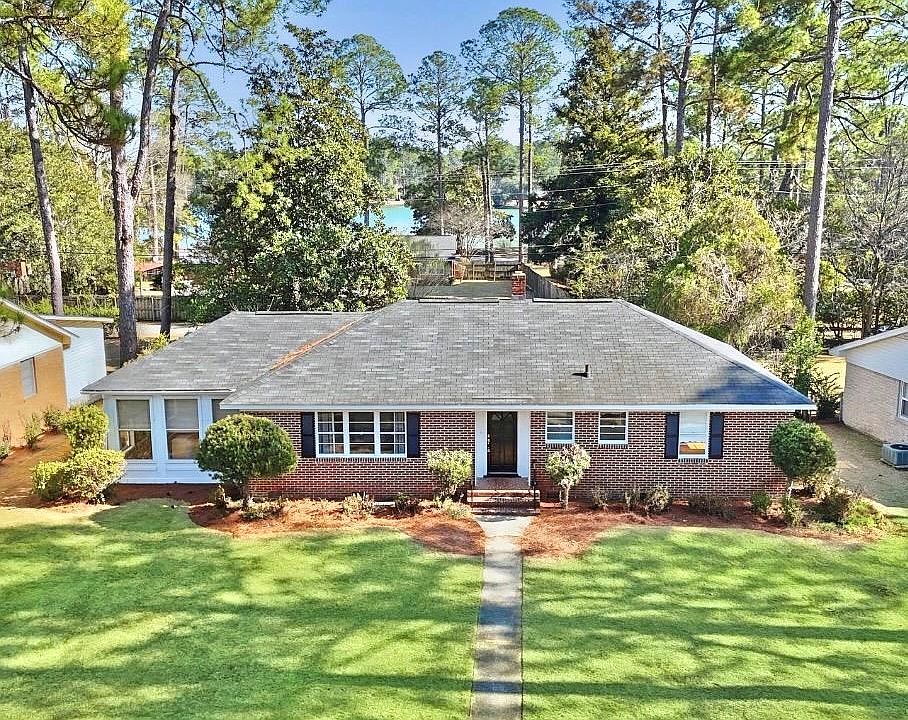 1st image of 2108 Robinhood Rd