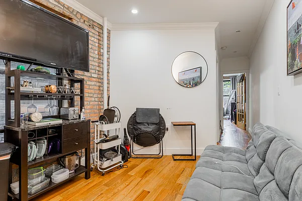 Rented by Bond New York | media 8