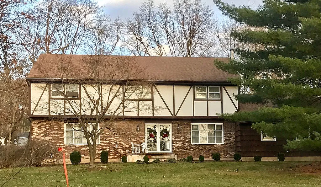 1823 Woodland Ave photo 1