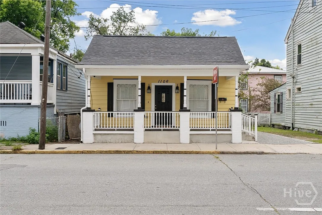3 bed, 839 sqft, $3,800 — Photo 1