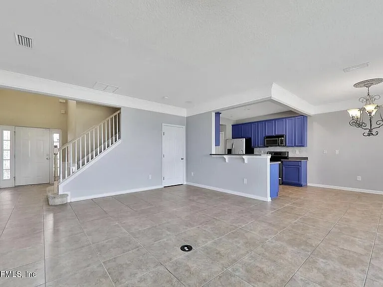 11225 N Castlemain Cir — Photo 7
