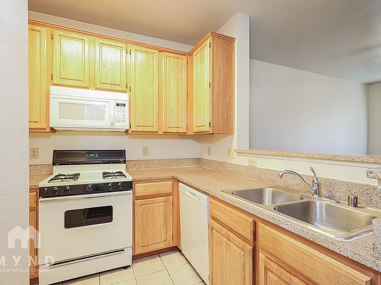 900 S Meadows Pkwy #822 — Photo 6