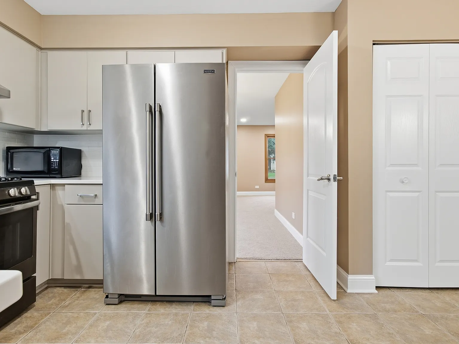 3 bed, 2.5 bath, 1670 sqft, $3,350 — Photo 3