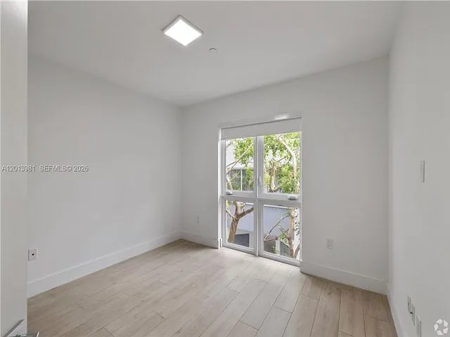 434 SW 10th Ave — Photo 8