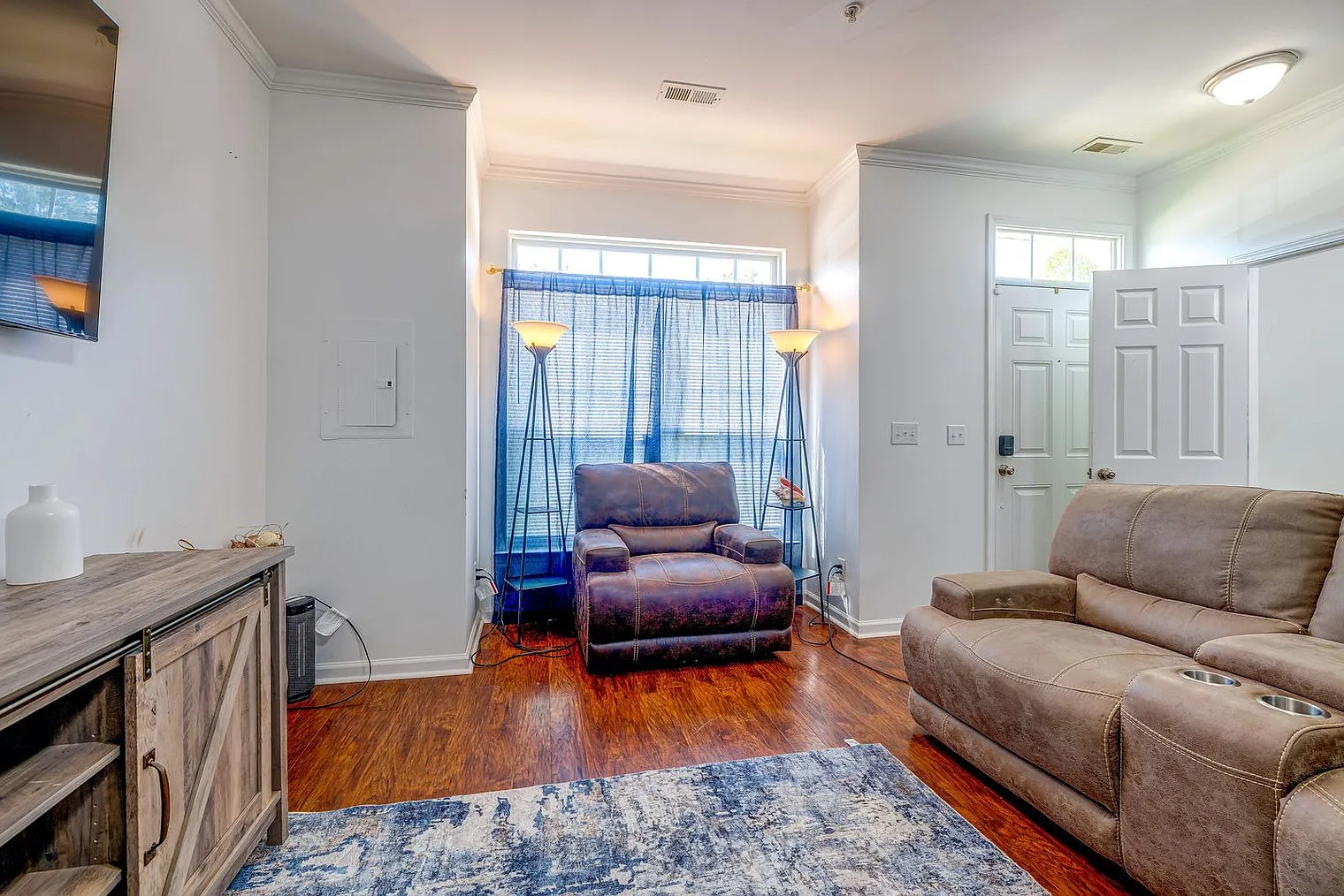 3 bed, 2.0 bath, 1539 sqft, $5,225 — Photo 4