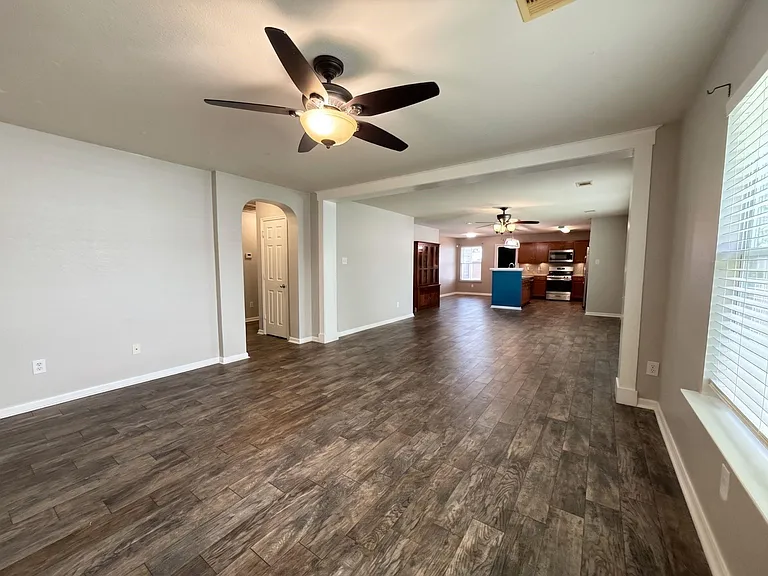 8102 Sanders Glen Ln — Photo 3