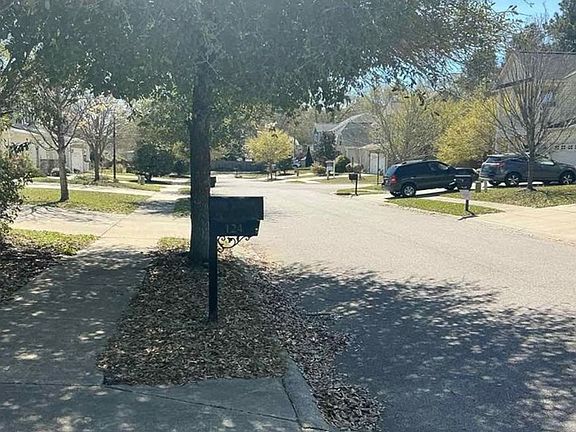Exterior Neighborhood (street photo)