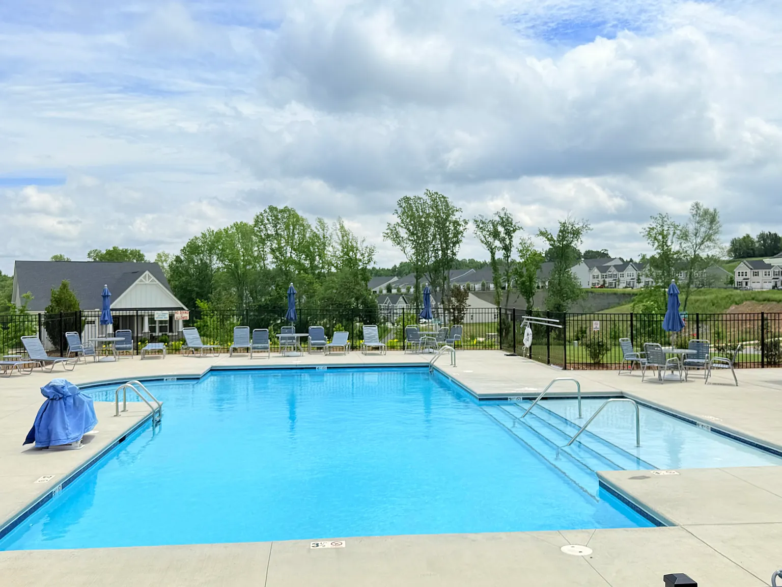 3 bed, 2.5 bath, 1604 sqft, $2,200 — Photo 3
