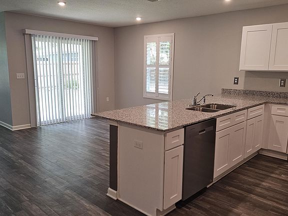 5th image of 2078 Sunny Hills Blvd