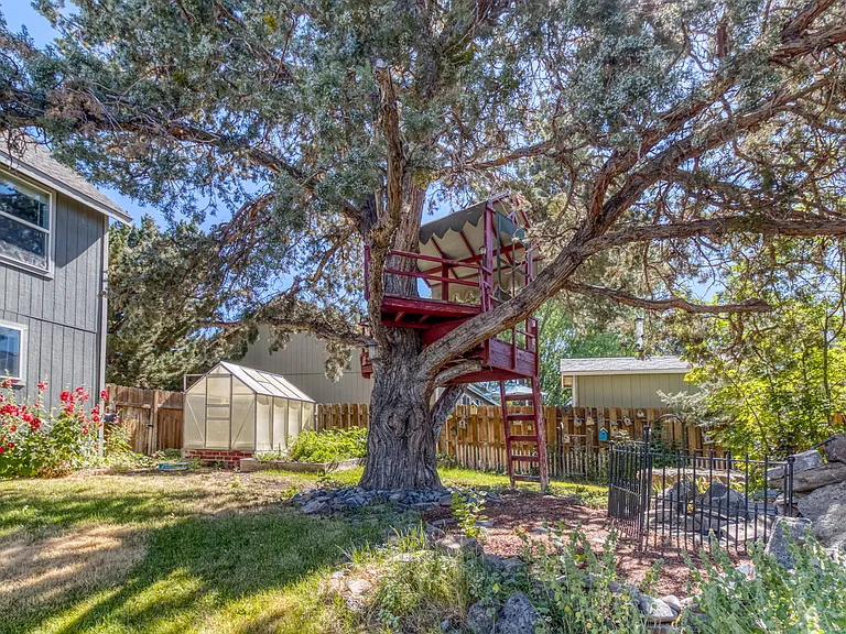 2765 NE Faith Dr — Photo 23