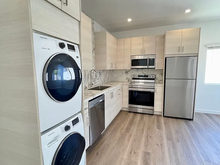 Beautifully Renovated Property perfectly situated between North Park and Normal Heights! — Photo 9