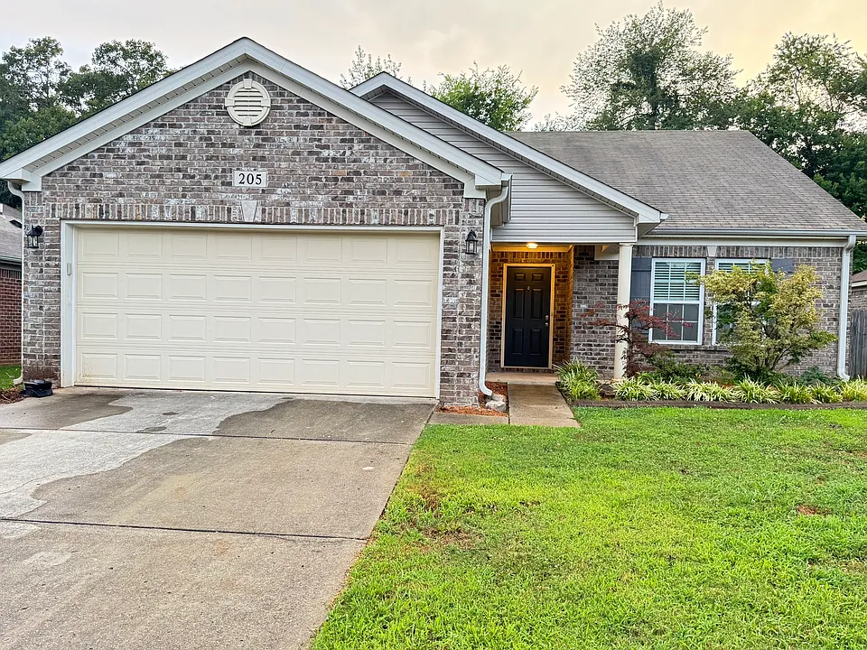 205 Laramie Cir NW