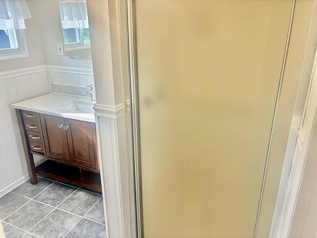 2nd Floor Bathroom