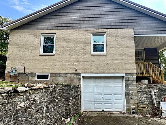 3rd image of 609 Legion Park Rd
