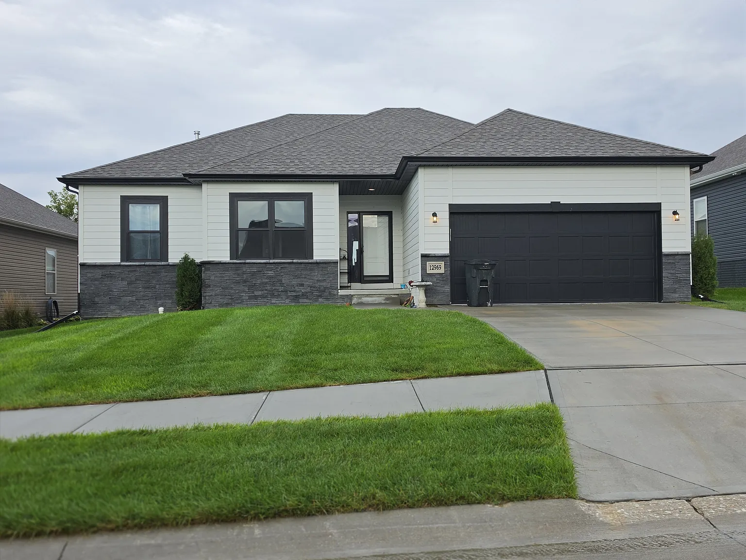 4 bed, 3121 sqft, $3,000 — Photo 1
