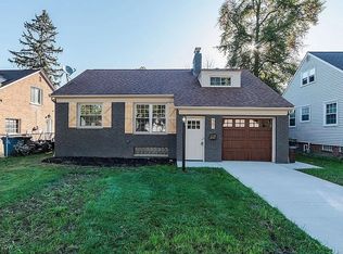 561 Elmwood Rd, Bay Village, OH 44140