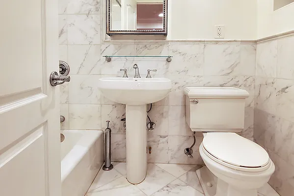 Rented by Warburg | media 7