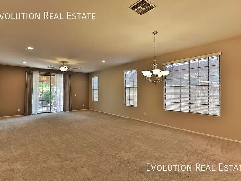 3067 E Palmdale Ln — Photo 3