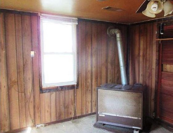 4th image of 409 W North Water St