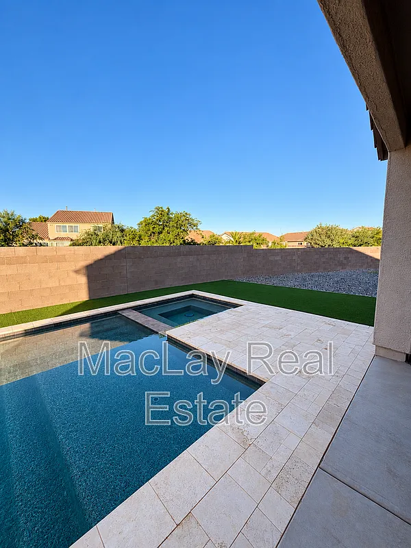 5 bed, 3.0 bath, 2534 sqft, $2,800 — Photo 2