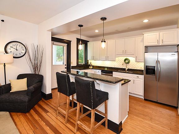 3rd image of 3519 Saint Charles Pl