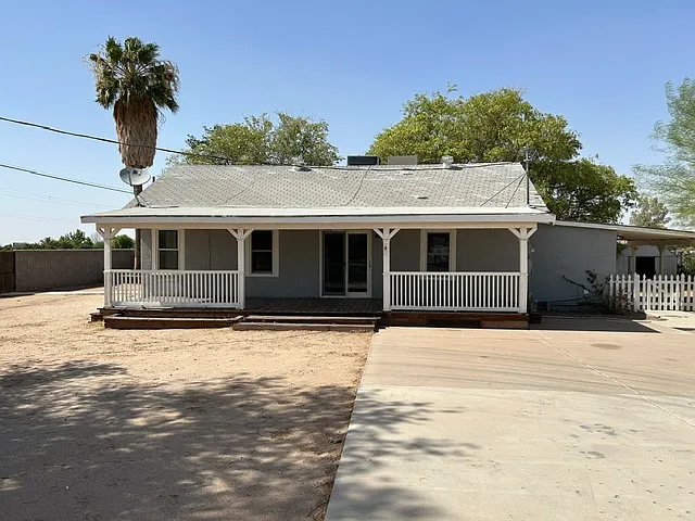 2 bed, 975 sqft, $2,200 — Photo 1