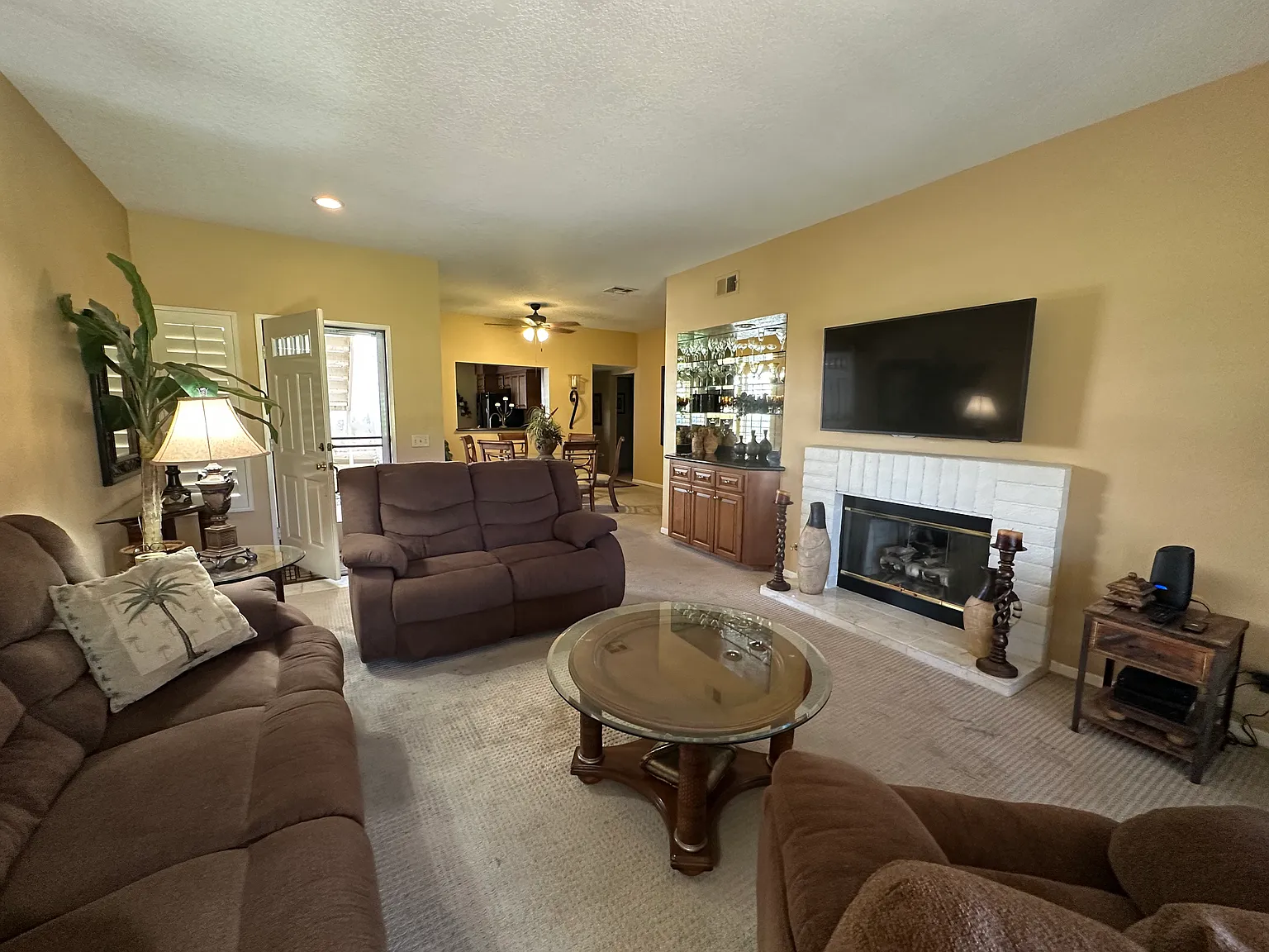 2 bed, 1360 sqft, $2,400 — Photo 3