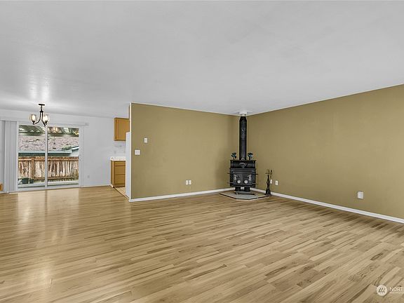 4th image of 18203 E Clear Lake Boulevard SE
