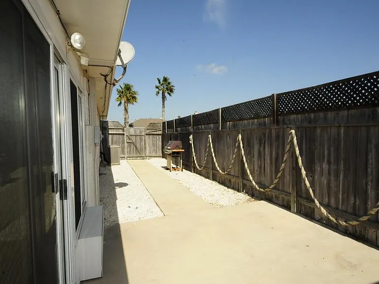 13933 Jacktar St — Photo 24