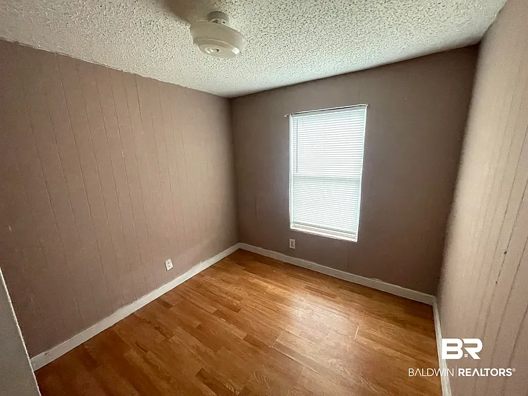 426 Robin Cir — Photo 12