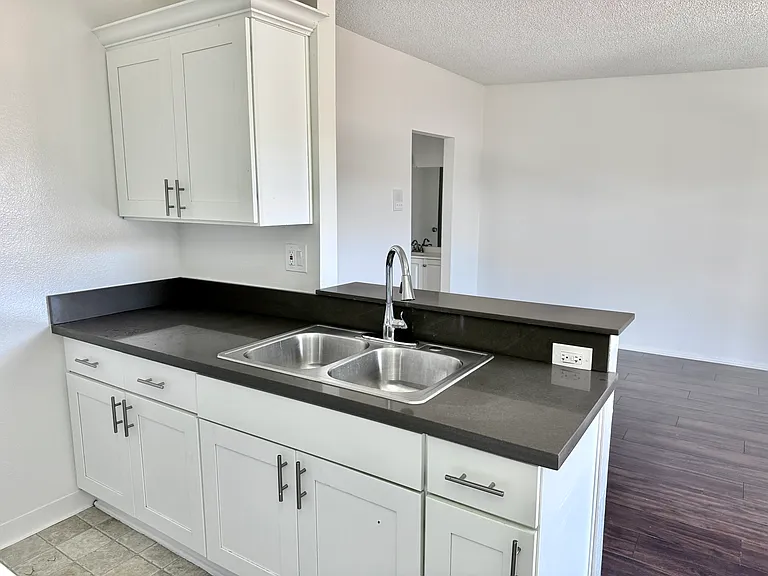 11959 Runnymede St #19 — Photo 12