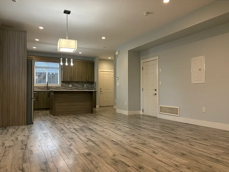 3 bed, 2.5 bath, 1350 sqft, $2,650 — Photo 3