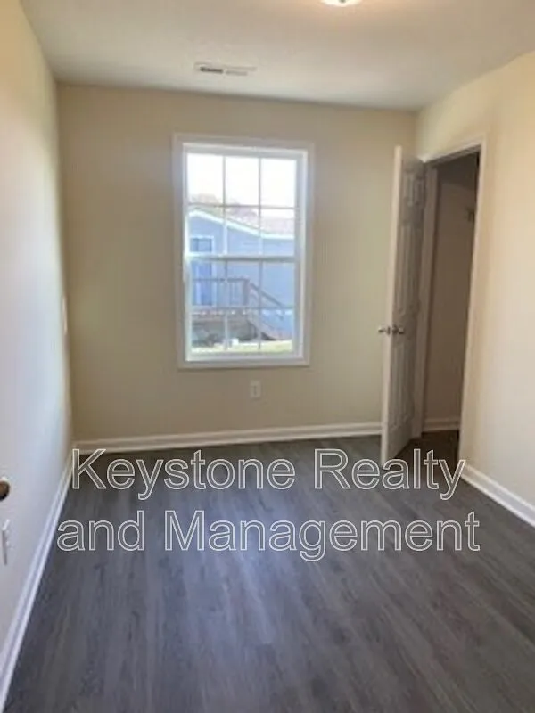 2 bed, 1.0 bath, 1120 sqft, $975 — Photo 3