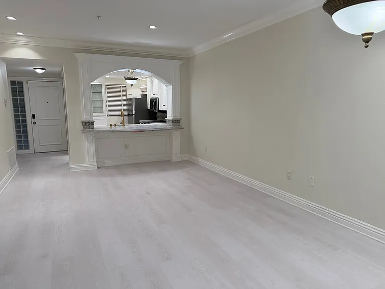 2253 Martin #108 — Photo 18