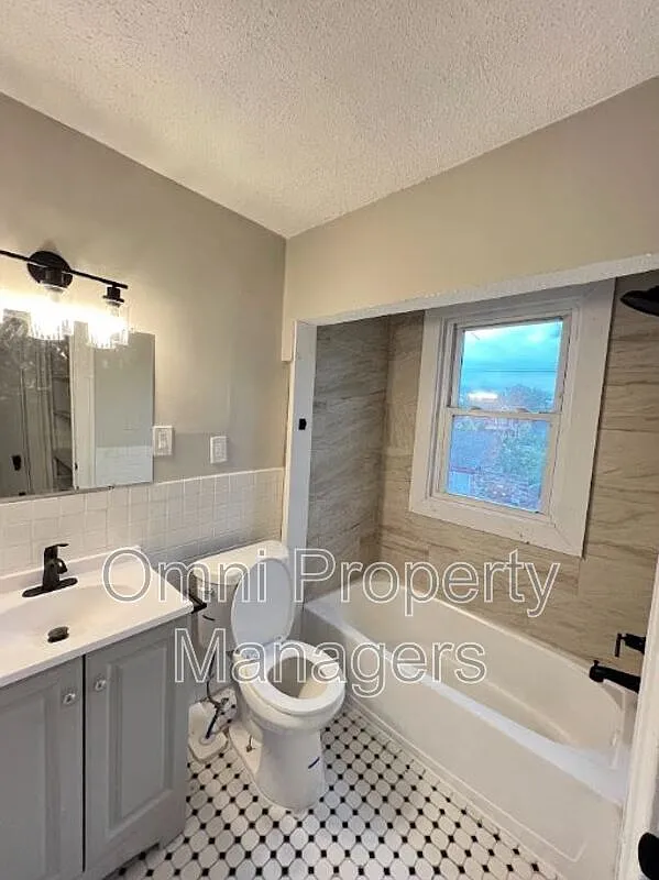 3 bed, 1.0 bath, 1186 sqft, $1,300 — Photo 3