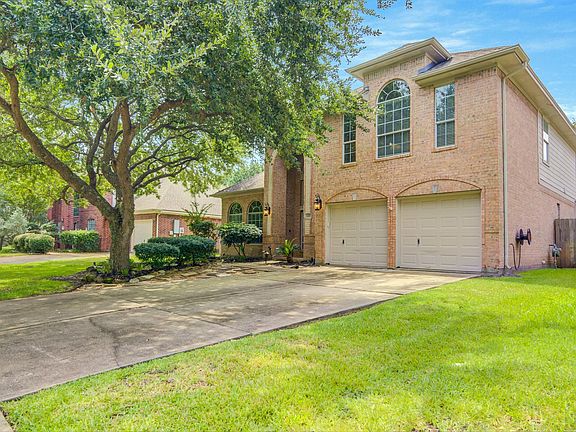 3rd image of 121 Mariner Cove Ct