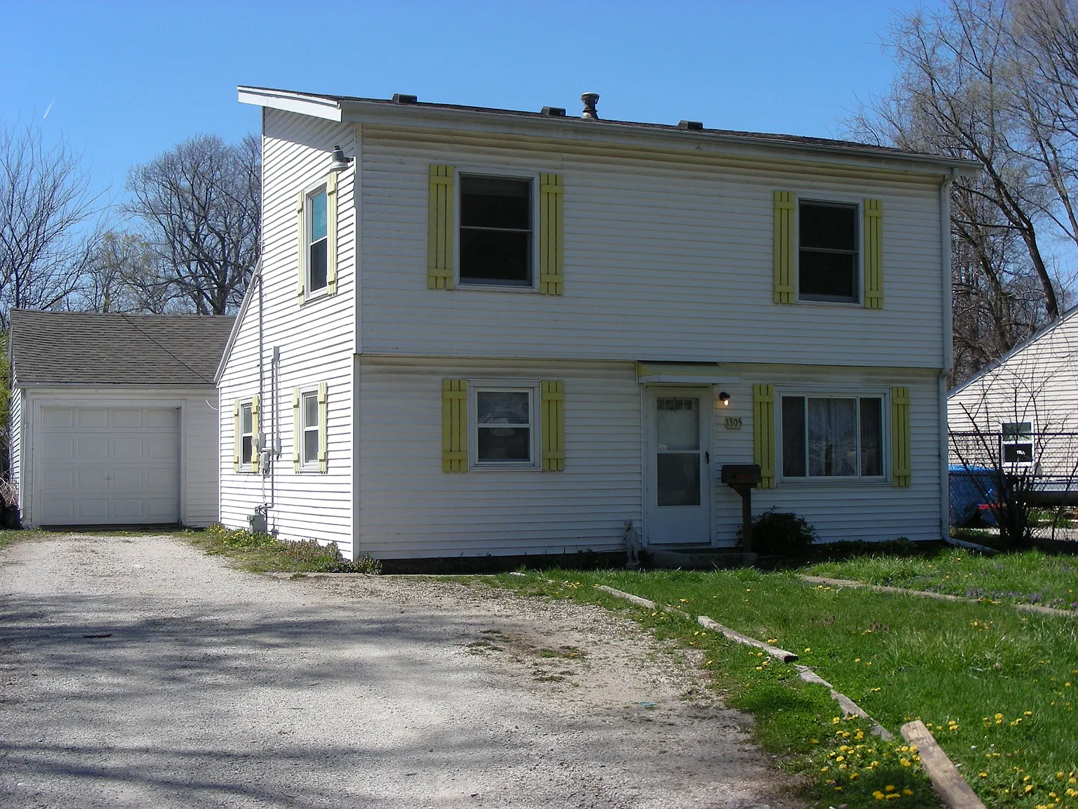 1305 Sunset Dr photo 1