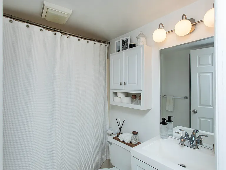 590 N Broadway #2 — Photo 11