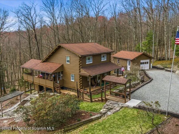 726 Tripp Lake Rd, Brackney, PA 18812