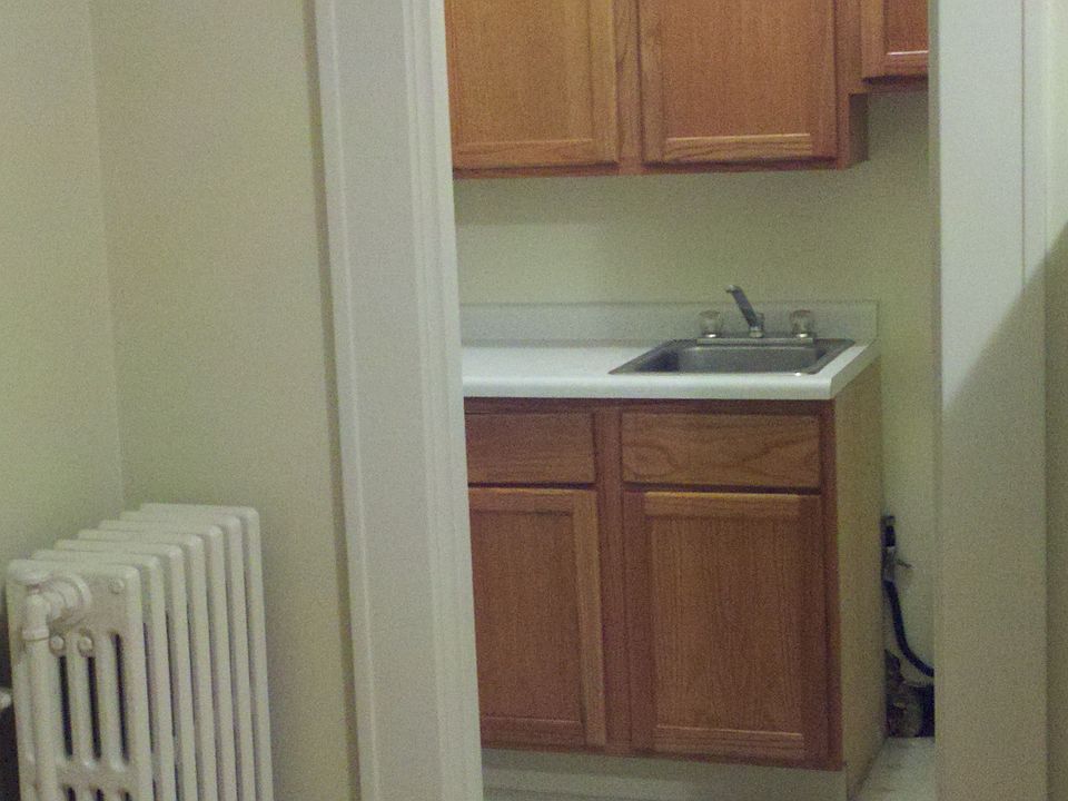 2nd image of 400 18th St NE APT 1