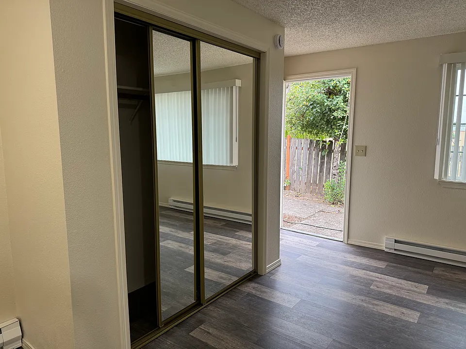 Middle Grove Apartments
