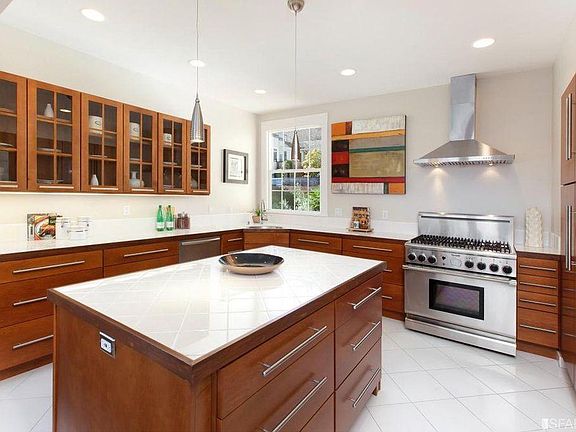 3rd image of 2335 Jones St #201