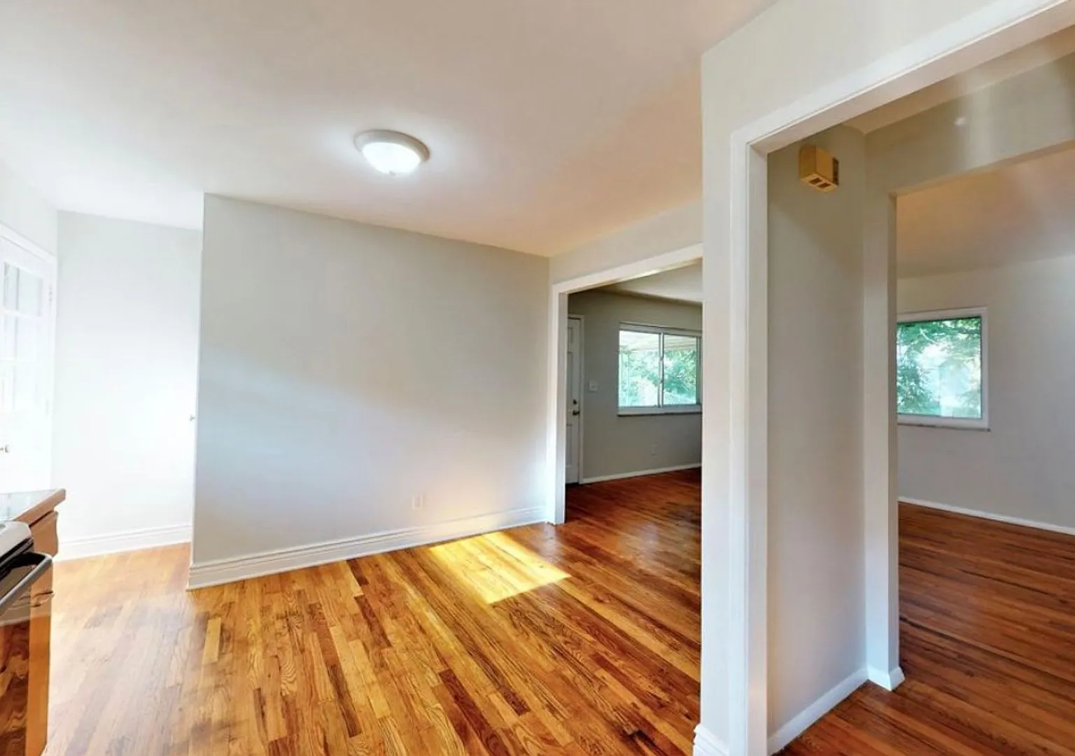 Norwood - 2 Bed/1.5 Bath With 1 Car Garage — Photo 4
